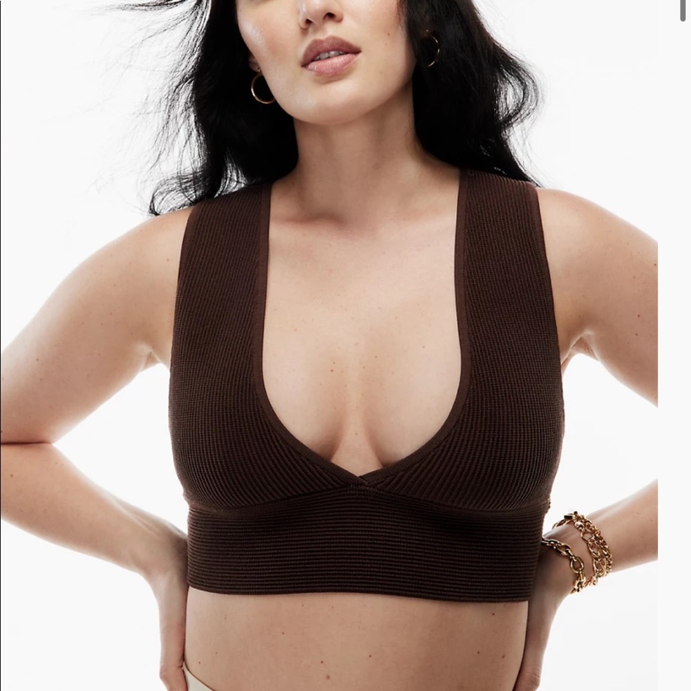 Aritzia Babaton Sculpt Knit Deep V tank